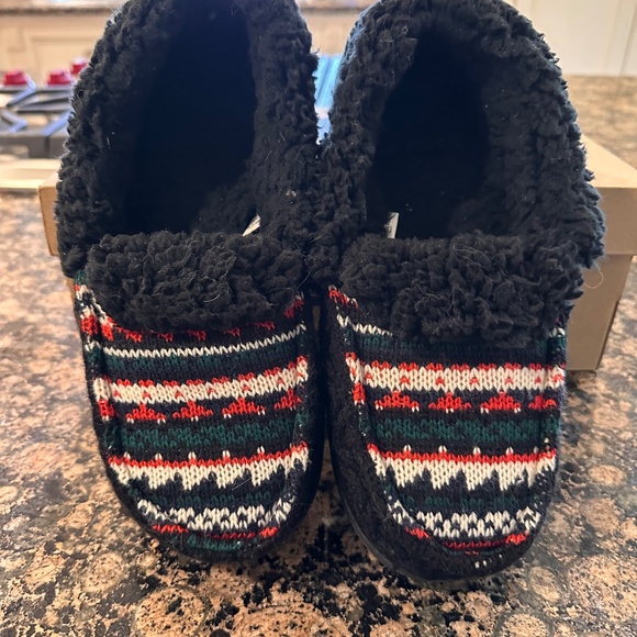 Muk Luks Women's Anais Moccasin Slippers Worn Once - Size L - Color Black Geo - Picture 2 of 6